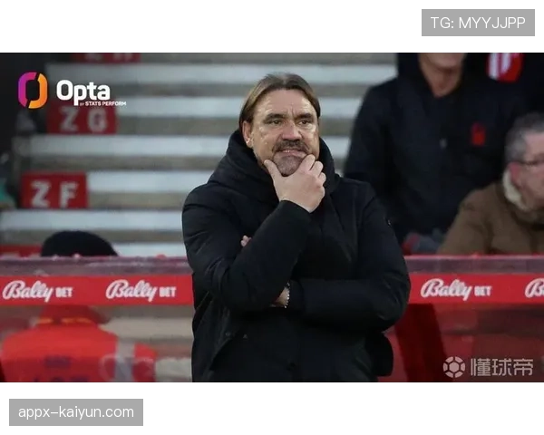 法尔克变阵3-5-2激活利兹联，中场控制力成取胜关键