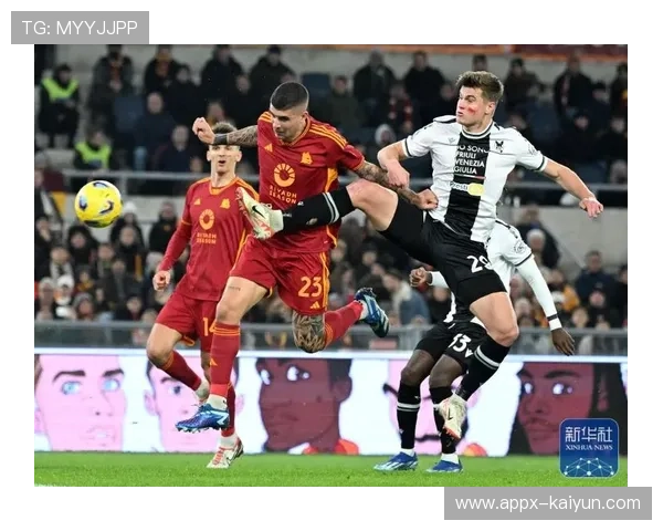 “乌迪内斯球员庆祝进球，团队战术执行成果瞬间”