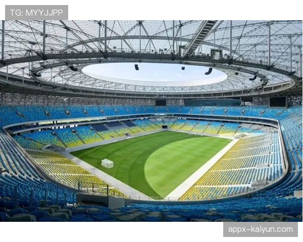 成都凤凰山专业足球场升级排水系统，应对高强度防守转换节奏