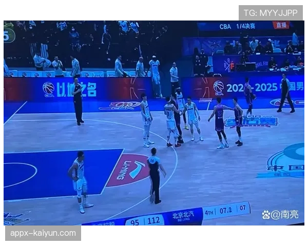 CBA季后赛对阵出炉:上半区竞争惨烈,下半区黑马暗藏 CBA季后赛对阵出炉:上半区竞争惨烈,下半区黑马暗藏