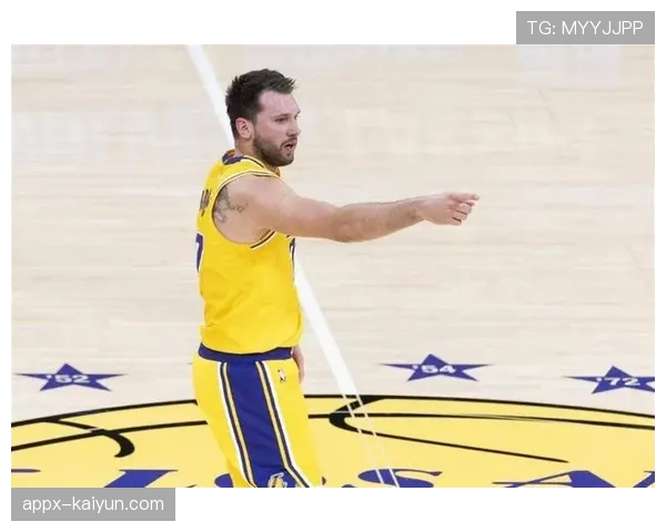 NBA与球员工会联合公布球衣销量榜，库里居首东契奇次之